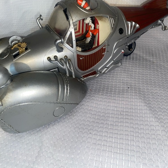 The “Cat In The Hat” remote car - Picture 5 of 6